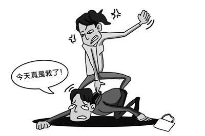 南京：小偷入室盗窃碰到女汉子 遭暴打跳楼逃命