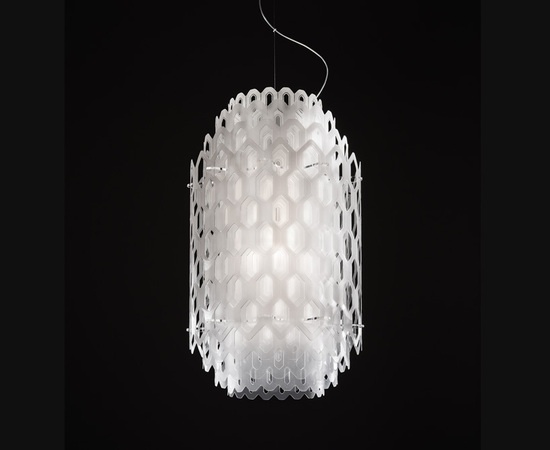 doriana and massimiliano fuksas打造的‘chantal’吊灯将在2015米兰设计周euroluce展区的slamp品牌展位展出