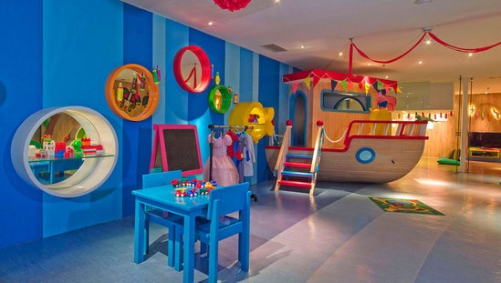 酒店的儿童游乐园，提供各种益智趣味的儿童娱乐活动。