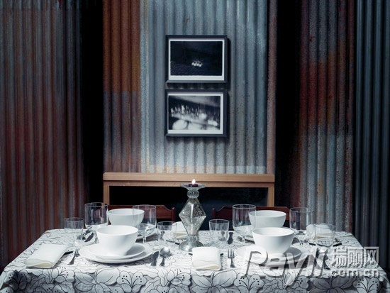 黑白复古印花桌布细节美让黑白灰餐厅更加饱满