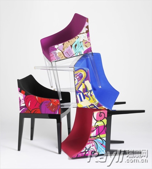 椅子的模型来自法国家具设计师Philippe Starck 的Madame chair，并加入 Kartell 富有创意的设计和标志性的塑料工艺。