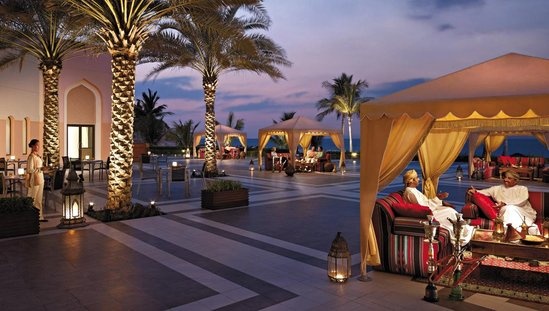 酒店泳池——阿拉伯景点的圆顶是一大亮点。