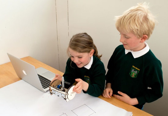 世界各地的学校里都有在使用Mirobot机器人