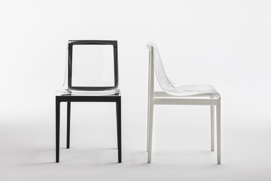 “dream-air”的特点是在不透明的框架上，有一个透明的塑料壳子，共同组成了这个椅子
