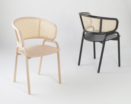 椅背采用天然香薰竹编形式的“法兰兹椅”（frantz chair）