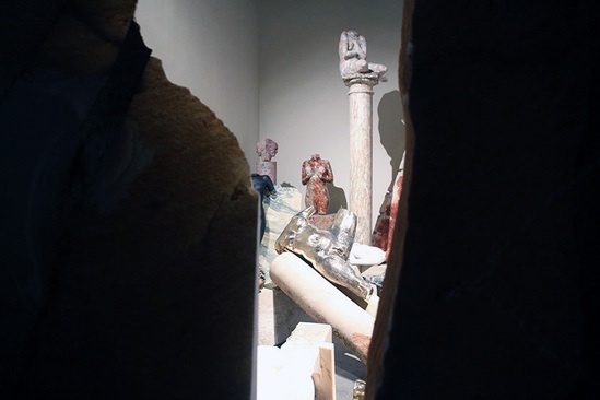 vanessa beecroft设计的幻肢石头花园在威尼斯双年展展出