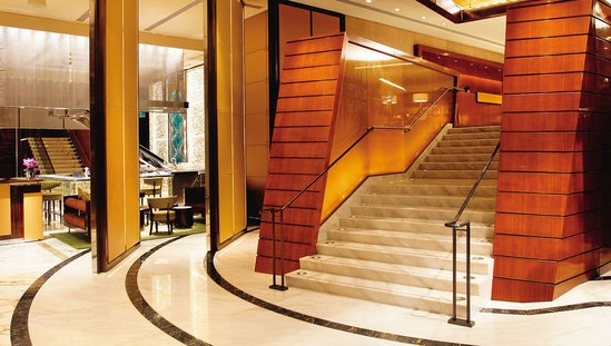 作为全世界最独特的奢华酒店之一，置地文华东方酒店是当代设计的杰作。