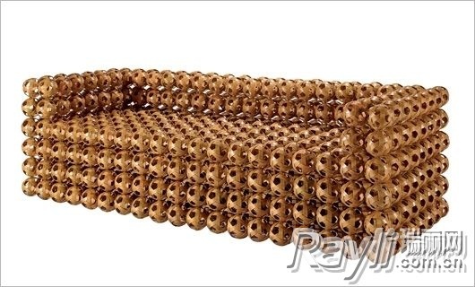 Yii“蛐蛐”竹球筒组合而成的竹沙发　