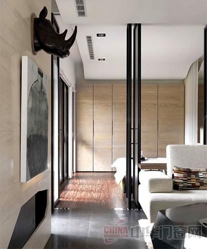 黑框玻璃门 打造典雅时尚的三居装修风格