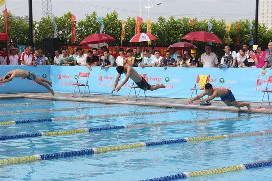 禅南游泳爱好者同池竞技