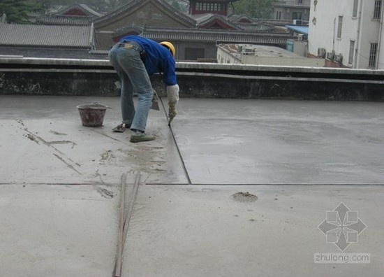关于带装饰层房屋屋面防水维修施工的简述