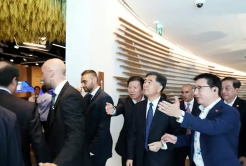 汪洋副总理视察中企馆 参观好莱客等部分企业