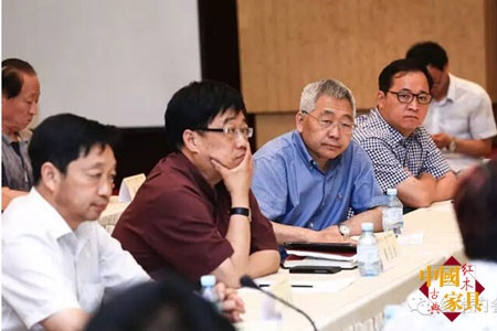 中华文化促进会木作文化工作委员会主任赵夫瀛（右二）应邀参加会议。