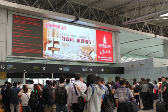 24. 2015年4月24日，冠珠、萨米特品牌广告强势登陆广州白云机场和三亚凤凰机场，开启高端精准营销之旅。