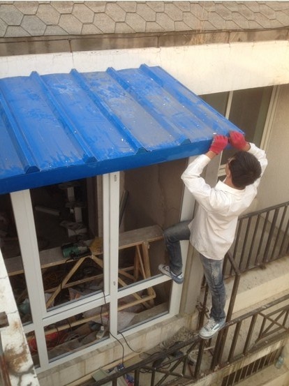 自家搭设夹芯板材外露屋面渗漏水施工