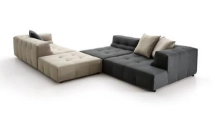 “Tufty Time系列”诞生于Patricia Urquiola 的创作灵感，于2005年发布，是由一个基本元素组成的岛式沙发围绕着一个脚蹬而组成。 它的结合是传统的，但又不是传统的沙发，躺椅沙发解决了360°的休息模式。它不仅是祭奠过去的设计，同时也将舒适性和可拆卸盖板的重新组合的一个概念，以一个真正的创新精神，创造了一个完美的组合。