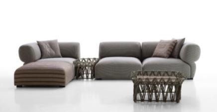 “Butterfly系列”是Patricia Urquiola设计的户外系列，是一款纺织软垫座椅，其灵感取自优雅“蝴蝶”的型态，沙发靠背和扶手连接出的形状酷似“蝴蝶”状。其巨大、舒适的形状，更满足自由组合家具的需求。