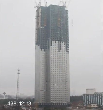 工人们仅19天建成57层高楼 房价也相当贵