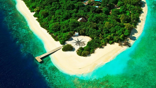 索尼娃芙西位于马尔代夫Baa环礁的Kunfunadhoo岛，独立拥有这座热带私人岛屿，它是马尔代夫第一家“鲁滨逊·克鲁索”传奇式风格的度假之所。