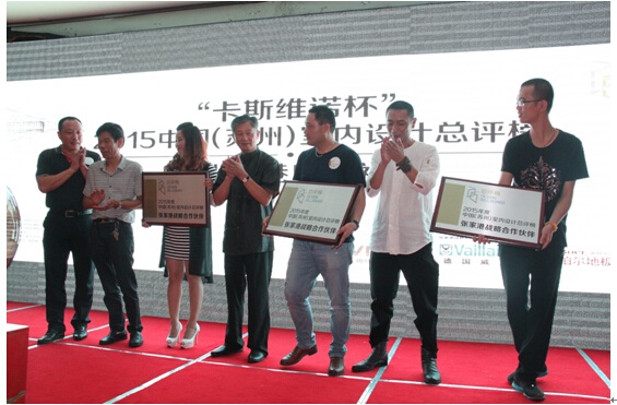 朱桂明、金卫华和张良共同为张家港战略合作品牌授牌