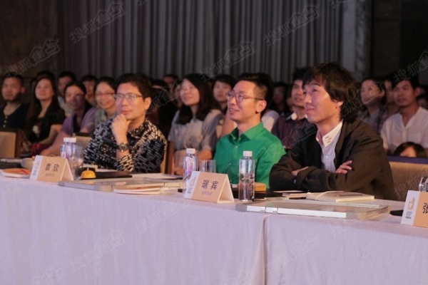 添加描述从左到右：姜峰导师、袁欣导师、琚宾导师