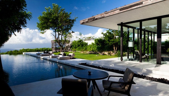 三卧室泳池别墅 Three Bedroom Pool Villa——总占地面积2000-3000平方米的三间卧室悬崖泳池别墅位于巴厘岛南海岸线上的悬崖之上。
