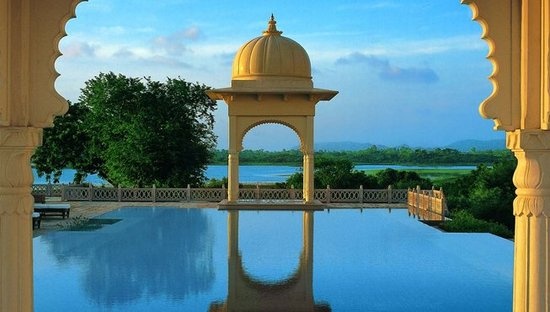 泳池——酒店完整地展示了Mewar地区丰富的文化遗产——充满皇家风范的庭院、浪漫迷人的喷泉及碧波荡漾的泳池。