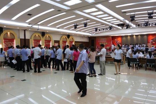 新明珠举行2015年职工免费体检公益活动