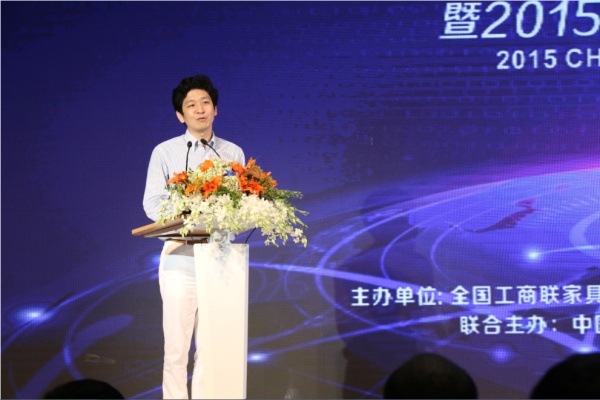   TATA木门董事长吴晨曦先生发表“传统家居企业如何更好与互联网融合”主题演讲