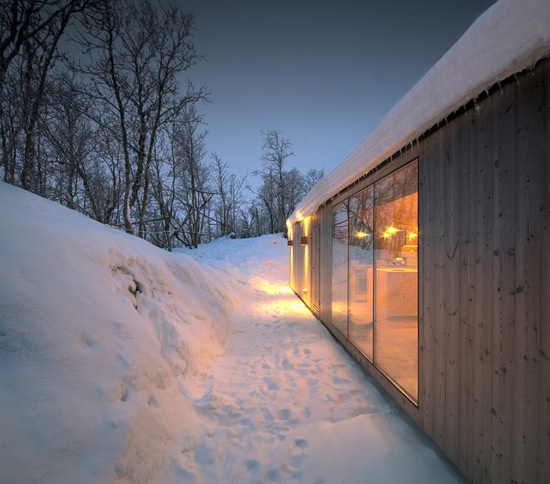 reiulf ramstad事务所设计的挪威V形小木屋