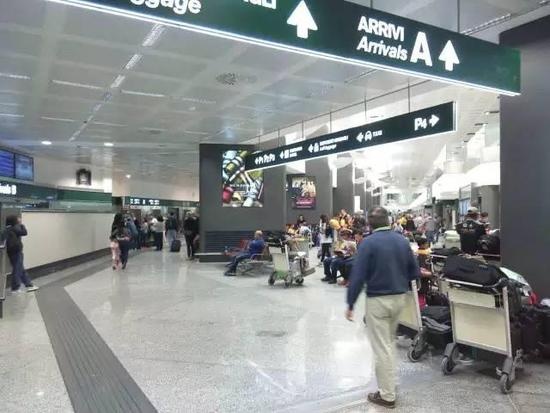 久盛地板首批欧洲四国游消费者抵达米兰之首日
