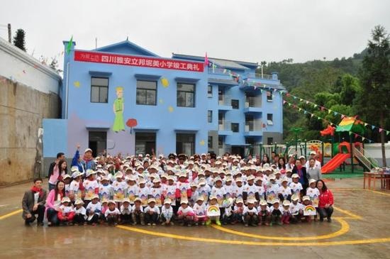 全球第一所小王子墙画学校立邦坭美小学竣工