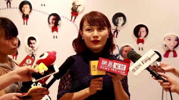 简一大理石瓷砖品牌总监柯丽敏女士接受现场媒体采访