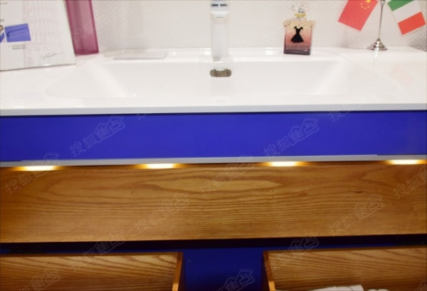 欧路莎BC-NL001-1000浴室柜自带抽屉感应灯