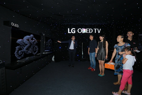 LG OLED电视的卓越黑色和炫真色彩，有着液晶电视所不具备的优势