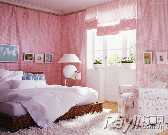 粉色格纹布艺+窗帘 甜美浪漫的公主房