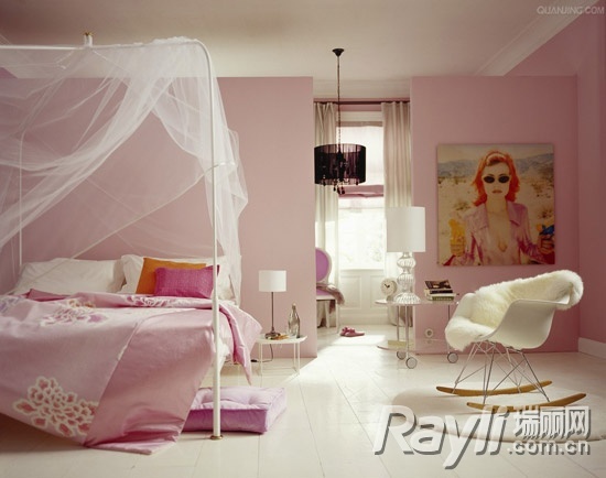 纱幔+粉色床品 共同营造卧室的温柔甜蜜表情
