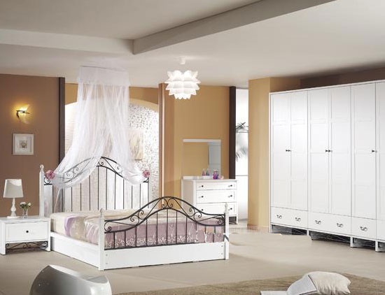 白色卧室家具的搭配与保养