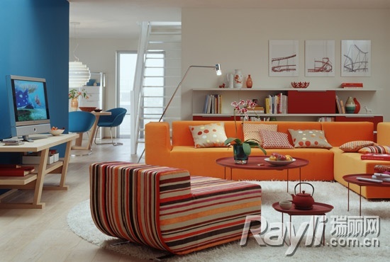 橙色沙发营造客厅温暖感
