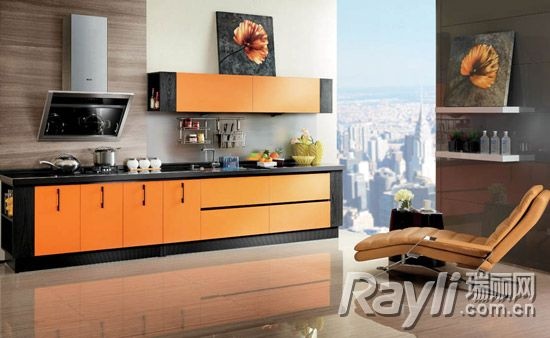 因为橙色，厨房显得时尚大气。