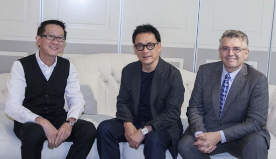 多摩仕奥瑞家居董事长GEORGE CHEONG、梁志天先生与Visionnaire品牌代表Christophe