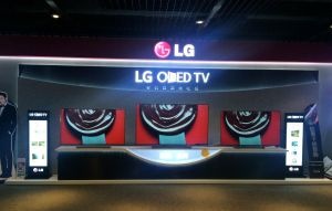 家电卖场内的LG OLED有机电视