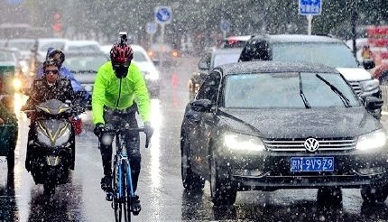 对不起，我不想跟你分享北京的第一场雪！