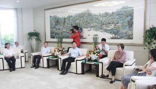 中国---东盟联合采访团走进绿色三棵树