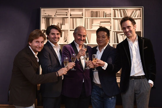 Pellini钡易伲家居品牌创始人郑国达先生与PromeMoria品牌代表们祝酒