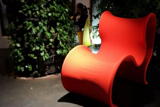 纽约现代艺术博物馆永久收藏的1970年设计的Fiocco椅