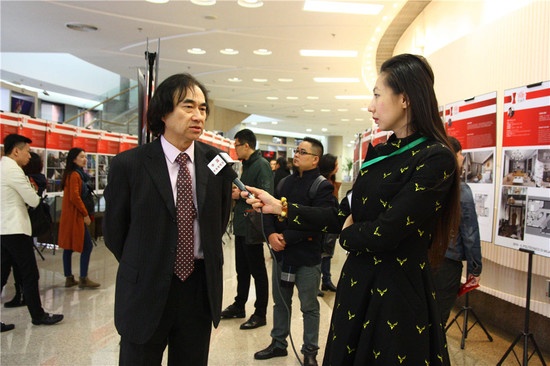 北京清尚建筑装饰集团董事长吴晞在接受央视记者的采访