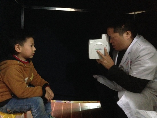 西门子家电“助明计划”为涟源当地儿童提供眼疾筛查