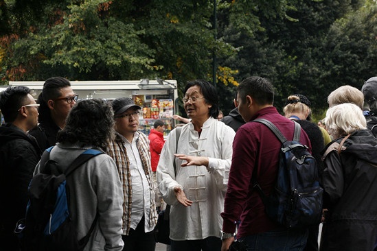 国际生态奖设计考察访问团成员与国际生态修复大师朱仁民老师交流