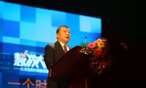 三大荣誉授牌后，大洋集团董事长韩余春发表“大洋大家居战略”报告。